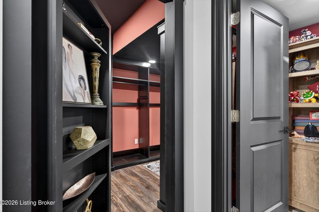 216 Locust Park Pl, Louisville, KY 40245
