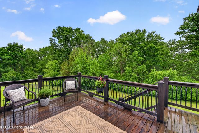 216 Locust Park Pl, Louisville, KY 40245