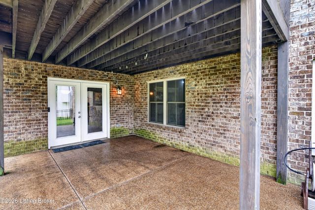216 Locust Park Pl, Louisville, KY 40245