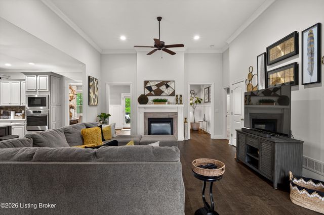 216 Locust Park Pl, Louisville, KY 40245