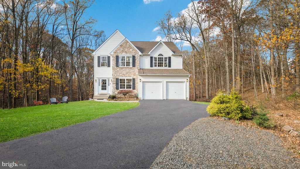 2385 WAVERLY DR, Jamison, PA 18929