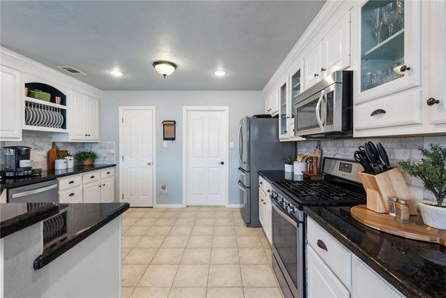 3804 Bridle Trails Court, College Station, TX 77845