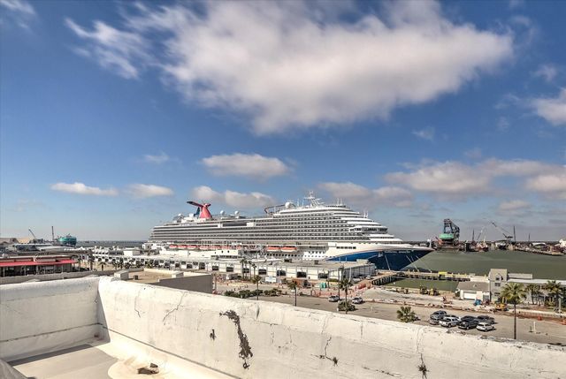 2206 Strand 302, Galveston, TX 77550