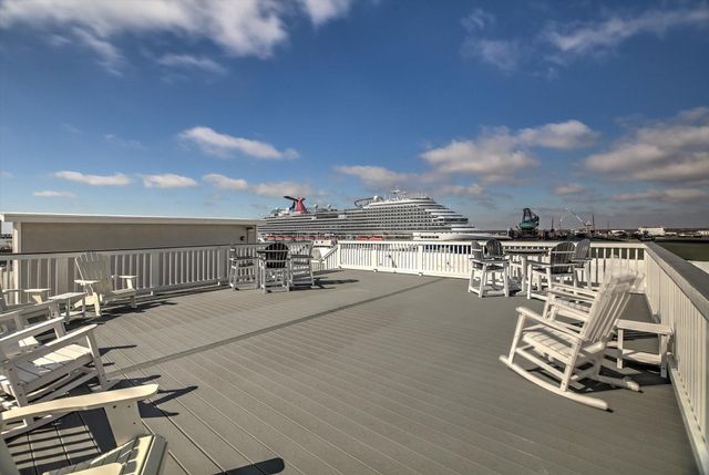 2206 Strand 302, Galveston, TX 77550