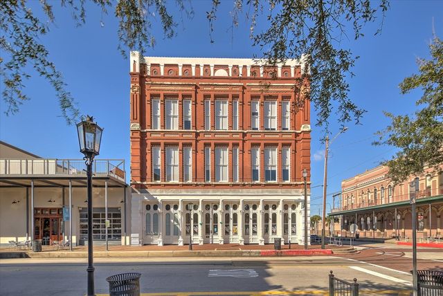 2206 Strand 302, Galveston, TX 77550