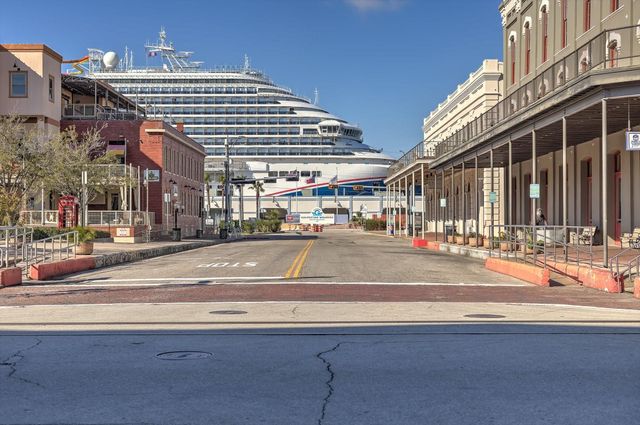 2206 Strand 302, Galveston, TX 77550