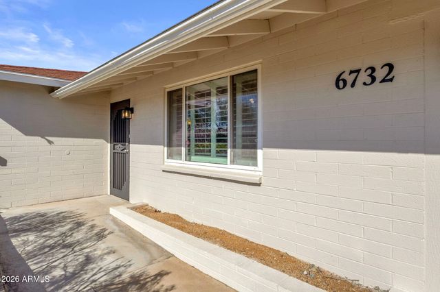6732 E SHERIDAN Street, Scottsdale, AZ 85257