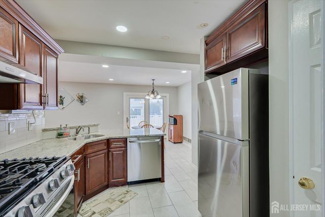 51 Cherrywood Drive, Piscataway, NJ 08854