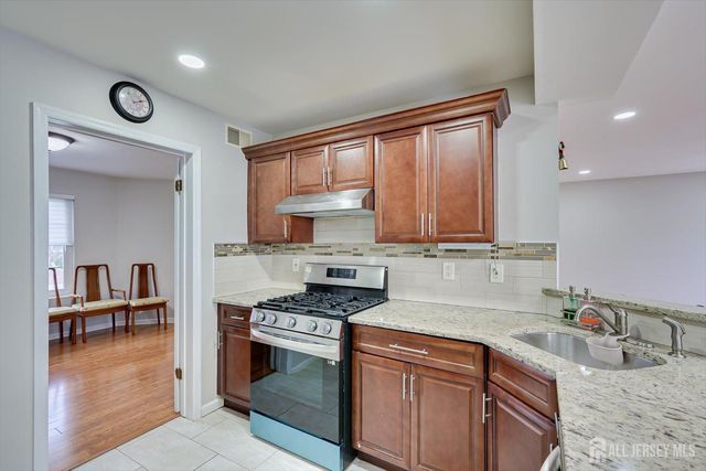 51 Cherrywood Drive, Piscataway, NJ 08854