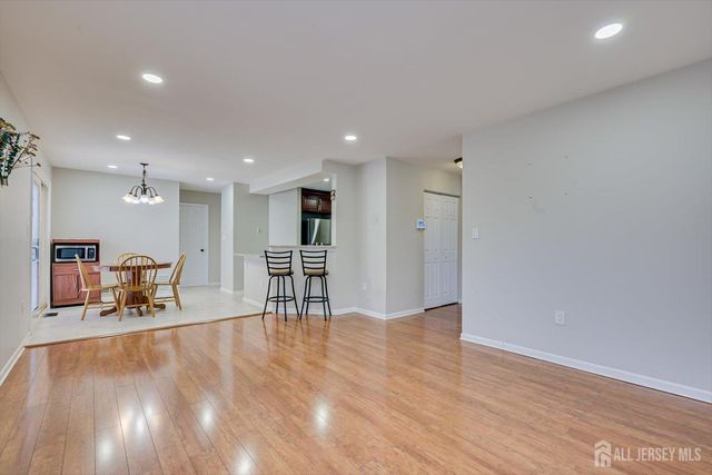 51 Cherrywood Drive, Piscataway, NJ 08854