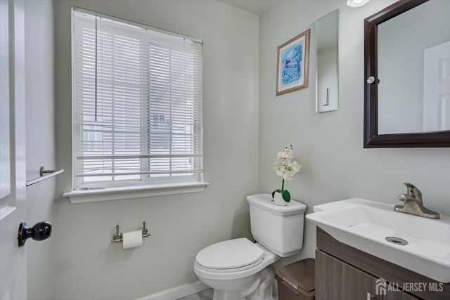 51 Cherrywood Drive, Piscataway, NJ 08854