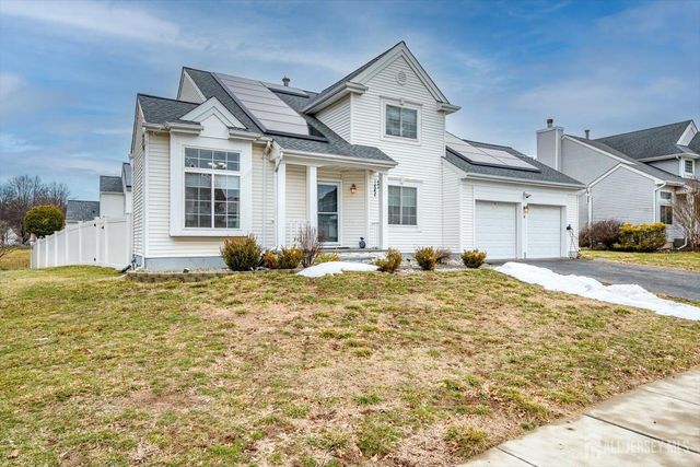 51 Cherrywood Drive, Piscataway, NJ 08854