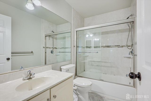 51 Cherrywood Drive, Piscataway, NJ 08854