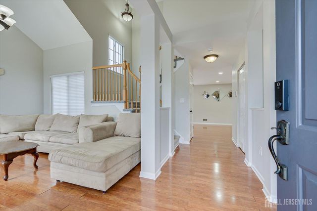 51 Cherrywood Drive, Piscataway, NJ 08854