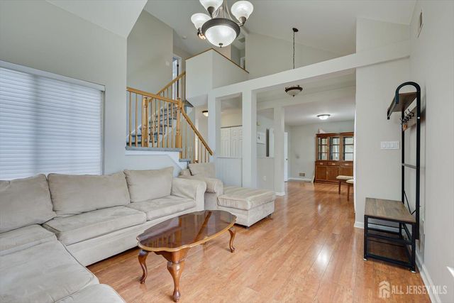 51 Cherrywood Drive, Piscataway, NJ 08854