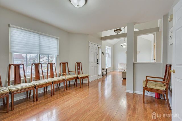 51 Cherrywood Drive, Piscataway, NJ 08854