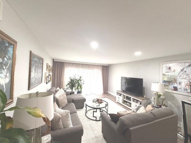 4840 Foster Street 409, Skokie, IL 60077