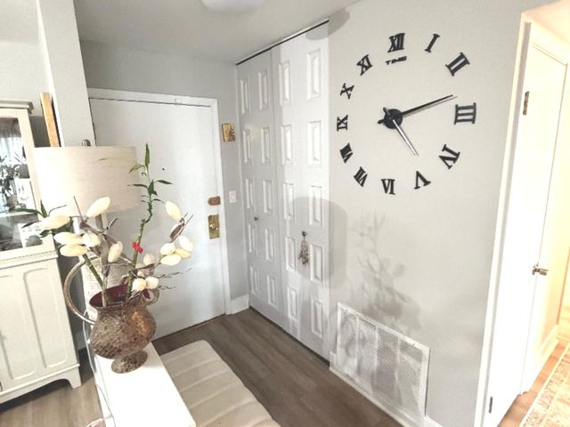 4840 Foster Street 409, Skokie, IL 60077