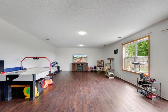 1969 Schoolmaster Drive, Chaska, MN 55318