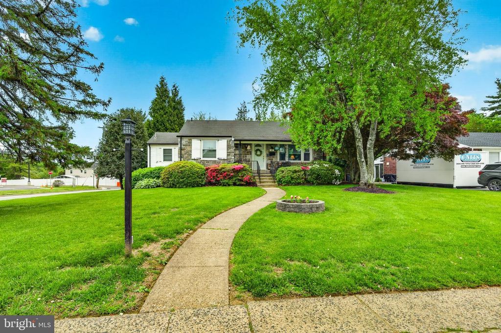 65 DELIA DR, Broomall, PA 19008