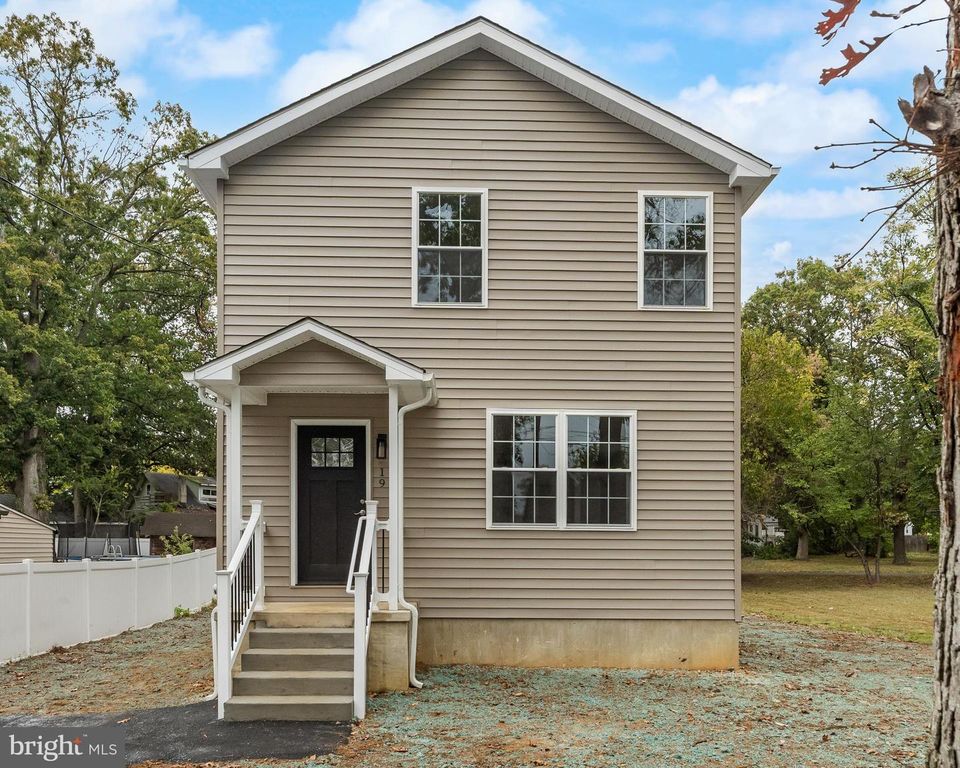 19 E 2ND AVE, Pine Hill, NJ 08021