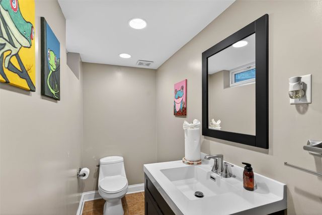 2520 E 25th Street, Des Moines, IA 50317