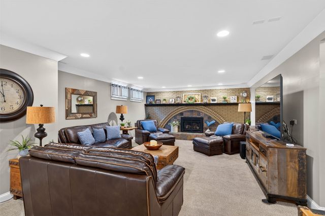 2520 E 25th Street, Des Moines, IA 50317