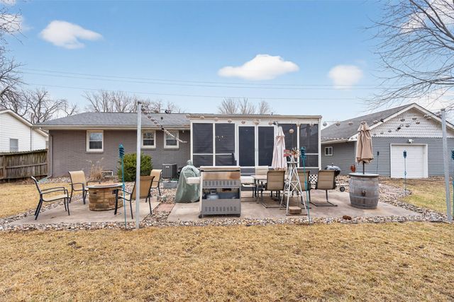 2520 E 25th Street, Des Moines, IA 50317