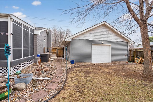 2520 E 25th Street, Des Moines, IA 50317