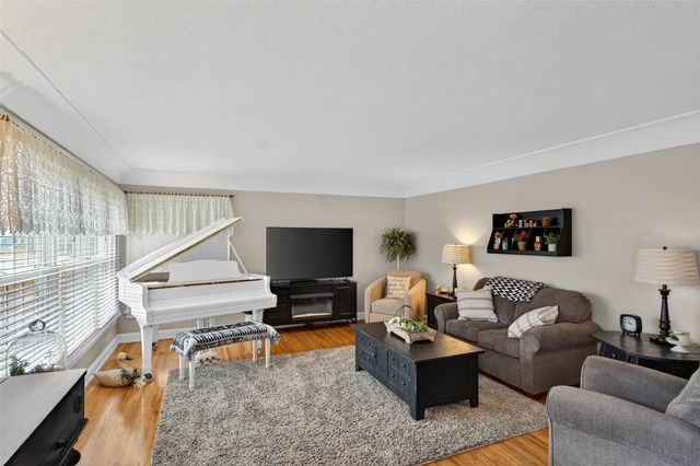 2520 E 25th Street, Des Moines, IA 50317