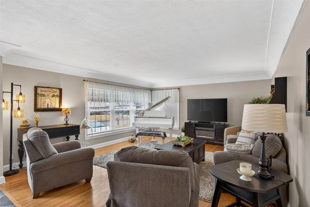 2520 E 25th Street, Des Moines, IA 50317