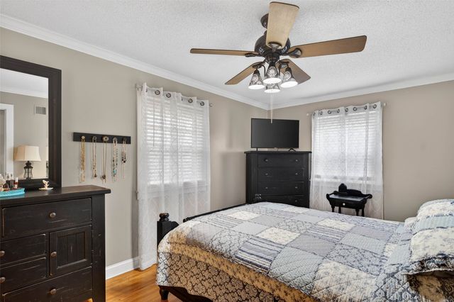 2520 E 25th Street, Des Moines, IA 50317