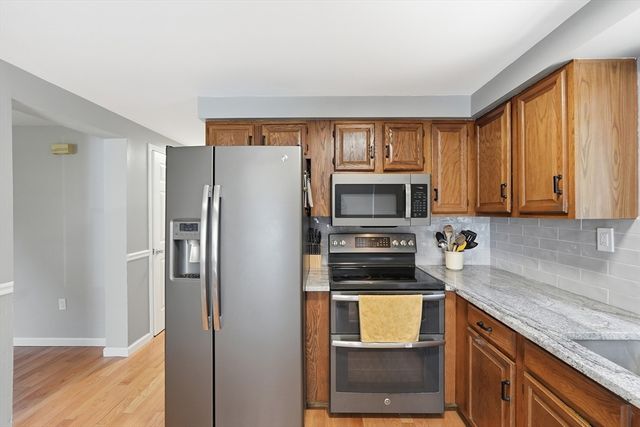 10 Scandinavia Ave, Worcester, MA 01603