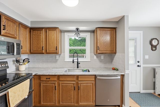 10 Scandinavia Ave, Worcester, MA 01603