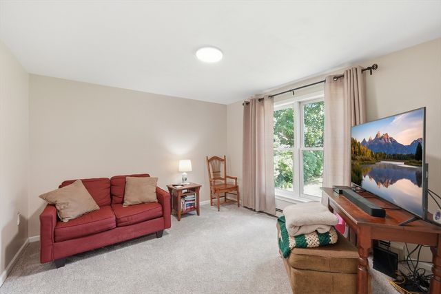 10 Scandinavia Ave, Worcester, MA 01603
