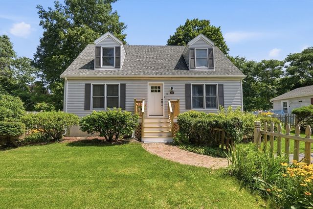 10 Scandinavia Ave, Worcester, MA 01603