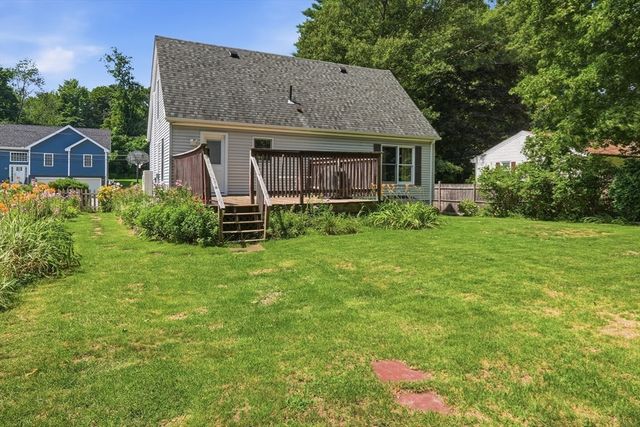 10 Scandinavia Ave, Worcester, MA 01603