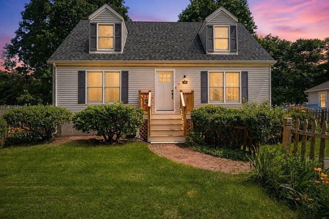10 Scandinavia Ave, Worcester, MA 01603