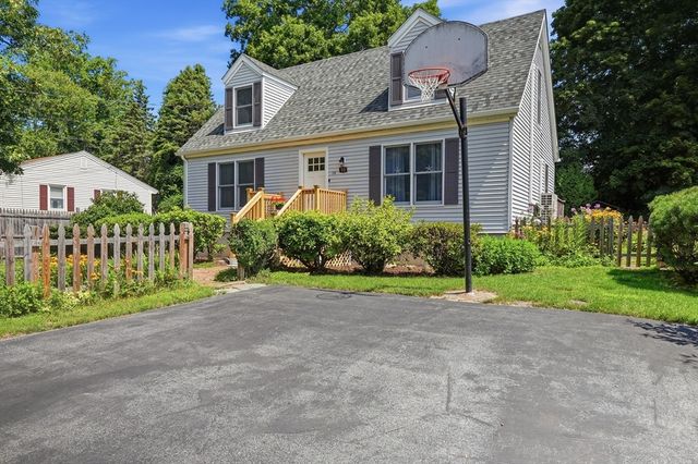 10 Scandinavia Ave, Worcester, MA 01603