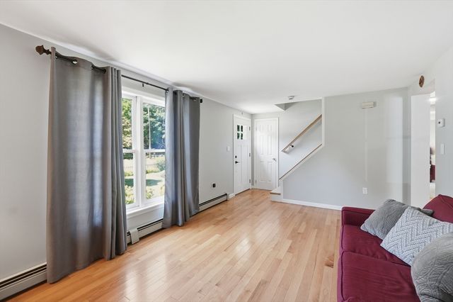 10 Scandinavia Ave, Worcester, MA 01603