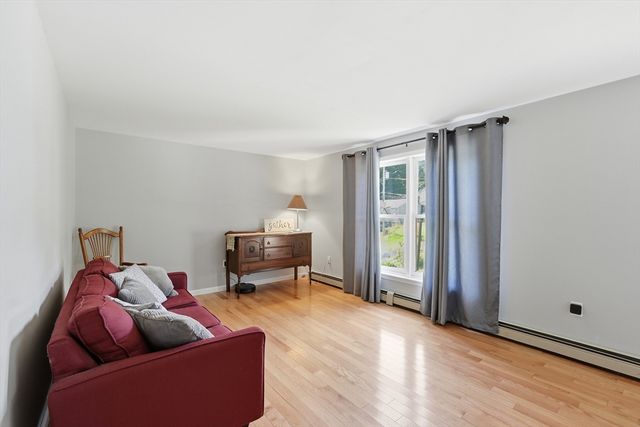 10 Scandinavia Ave, Worcester, MA 01603