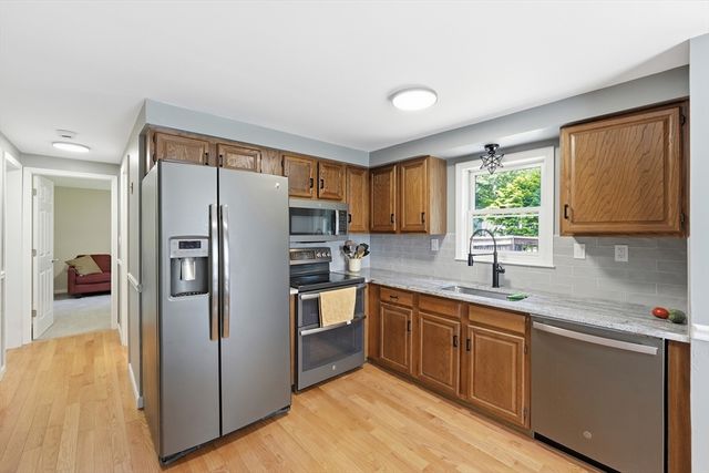 10 Scandinavia Ave, Worcester, MA 01603