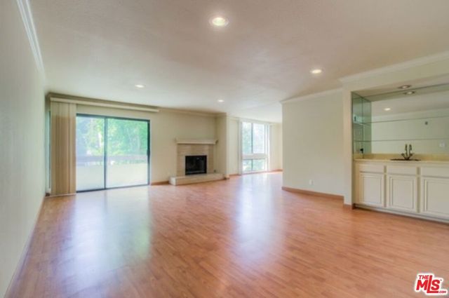 1854 S Beverly Glen Boulevard 101, Los Angeles, CA 90025