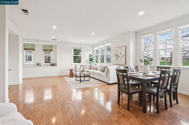 6759 S Mariposa Ln, Dublin, CA 94568