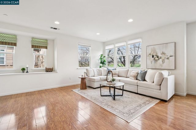 6759 S Mariposa Ln, Dublin, CA 94568