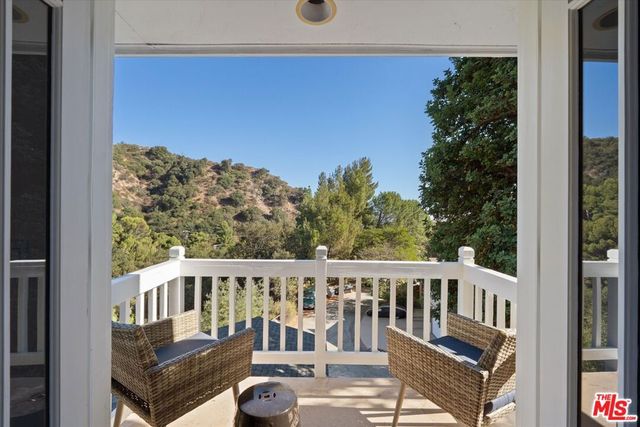 5514 Canyonside Road, La Crescenta, CA 91214