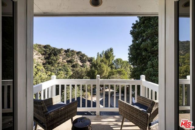 5514 Canyonside Road, La Crescenta, CA 91214