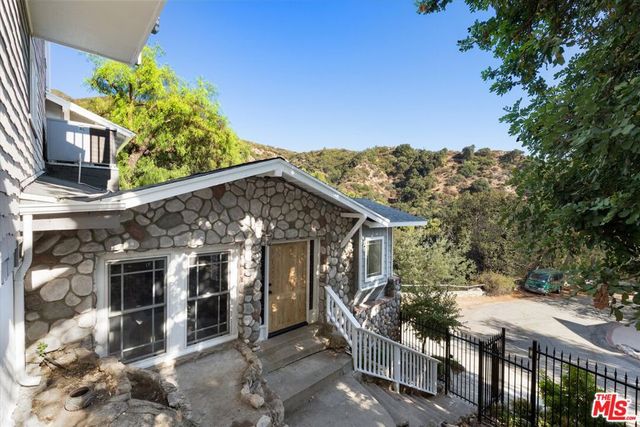 5514 Canyonside Road, La Crescenta, CA 91214