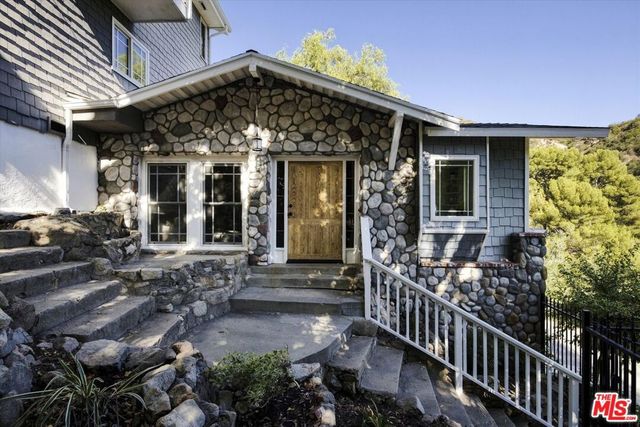 5514 Canyonside Road, La Crescenta, CA 91214