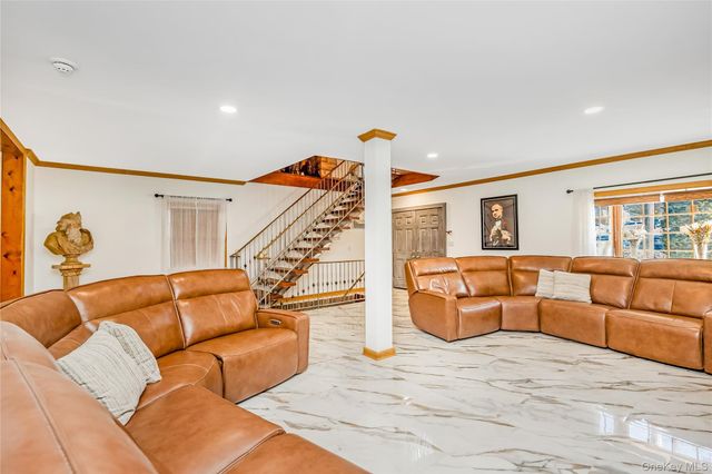 47-56 Glenwood Street, Little Neck, NY 11362